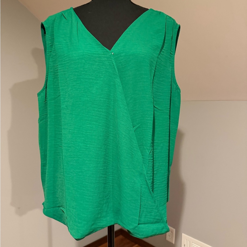 She + Sky sleeveless Top